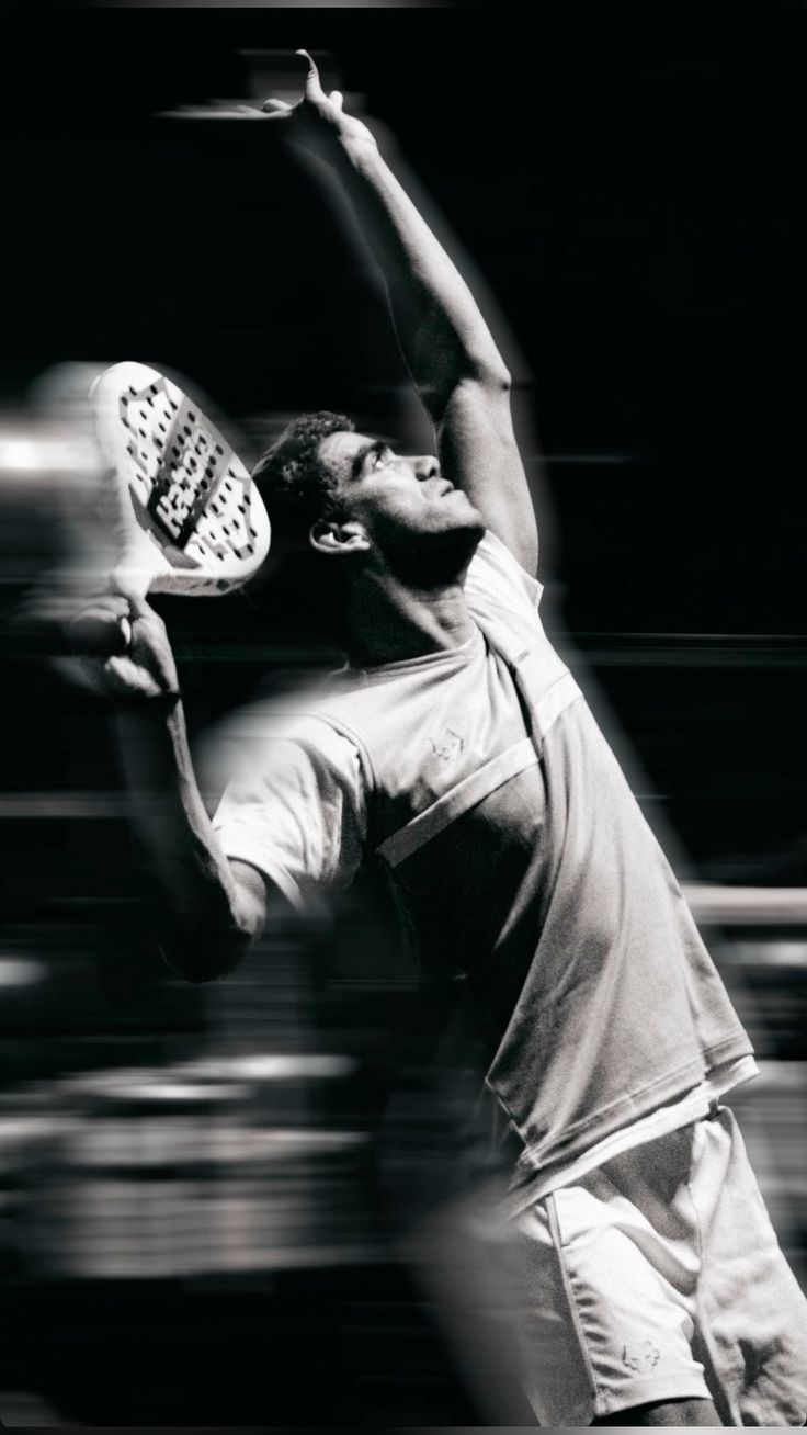 Serviciu la fileu — padel profesionist